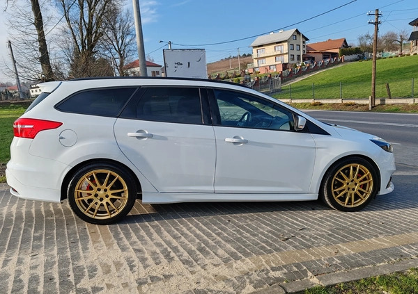 Ford Focus cena 53999 przebieg: 170977, rok produkcji 2015 z Wolbrom małe 781